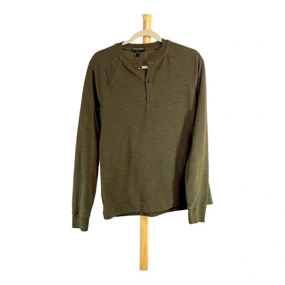 Banana Republic Core Temp Henley Olive Green Waffle Knit Long Sleeve Pullover
